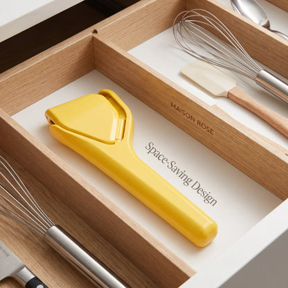 SlimSqueeze – Fold-Flat Citrus Juicer